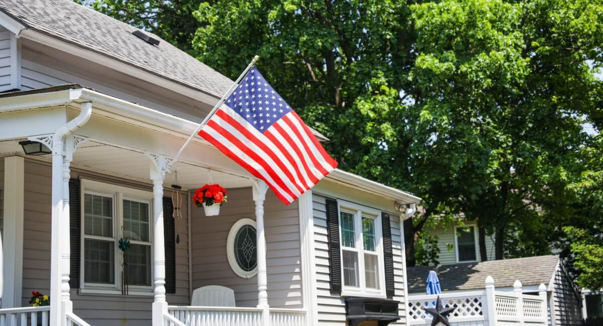 house-in-the-us-with-flag-waving-outside