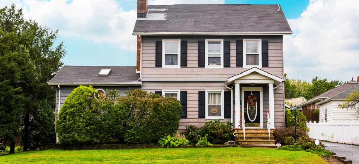 suburban-house-in-the-us-view-from-porch