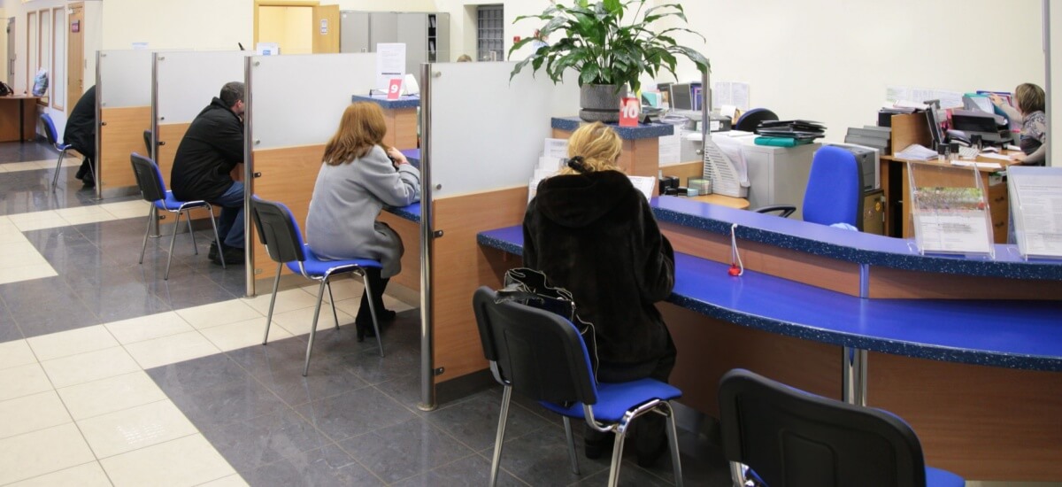 visitors-in-a-bank-sitting