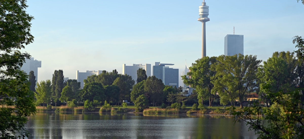 vienna-cityscape-view-over-river