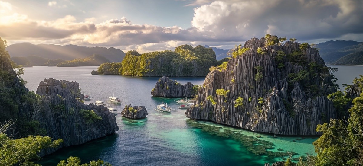 Coron El Nido, Palawan, Philippines, blue water and lush green islets