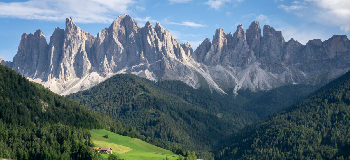 rocky-walls-dolomites-italy-panorama