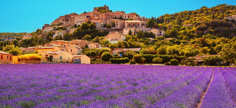 provence-france-village-and-lavender