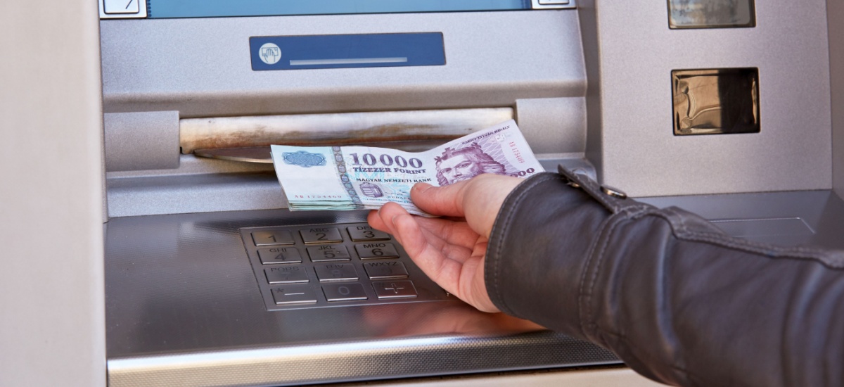 hand-taking-forint-notes-from-ATM