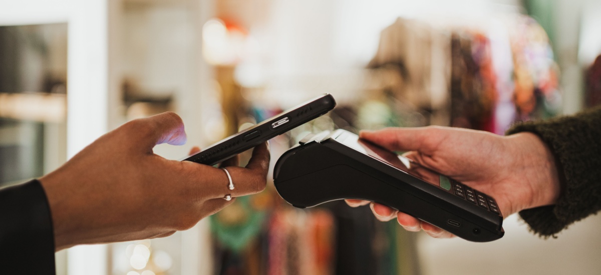 woman-paying-contactless