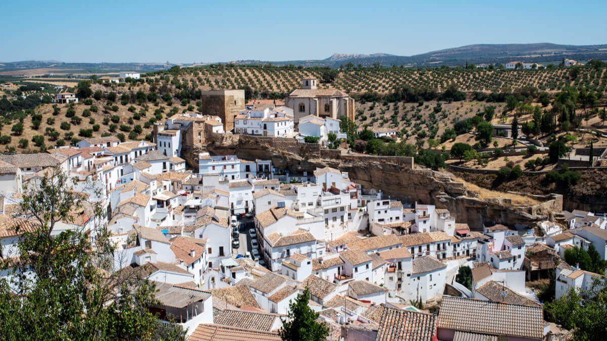 Buying a house in Spain as an American: full guide - Wise