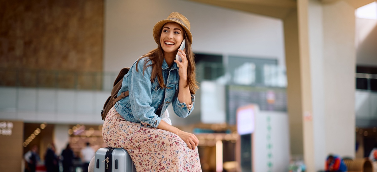 woman-smiling-airport