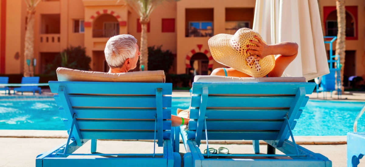 couple-relaxing-by-the-pool-in-egypt