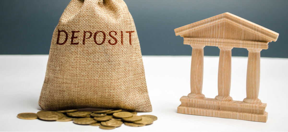 deposit-bag-and-cash-to-bank