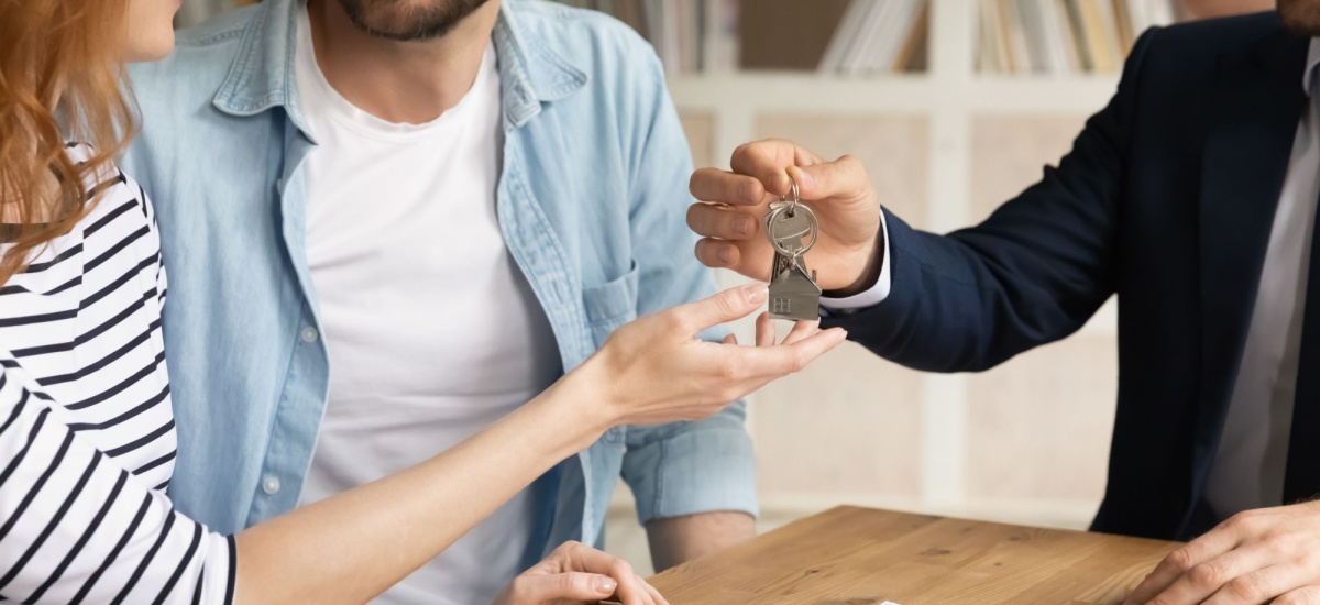 realtor-handing-over-keys-to-a-couple