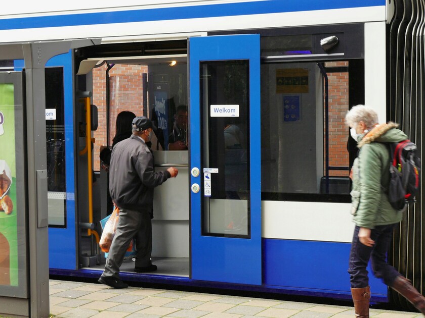 オランダのバス・トラム・電車ではタッチ決済ができる！