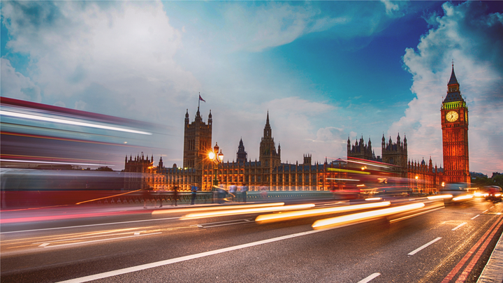 https://wise.com/imaginary-v2/finding-a-job-in-london-uk-traffic.jpg