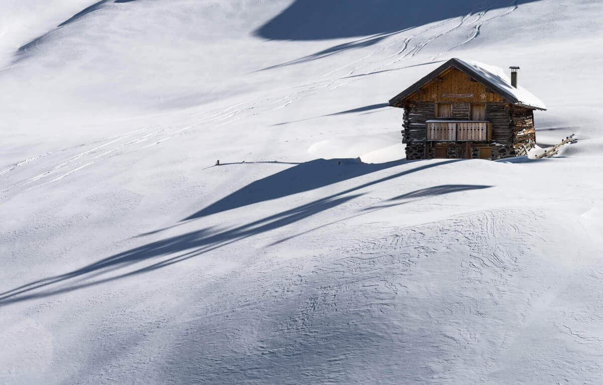 dom-w-sniegu-w-szwecji