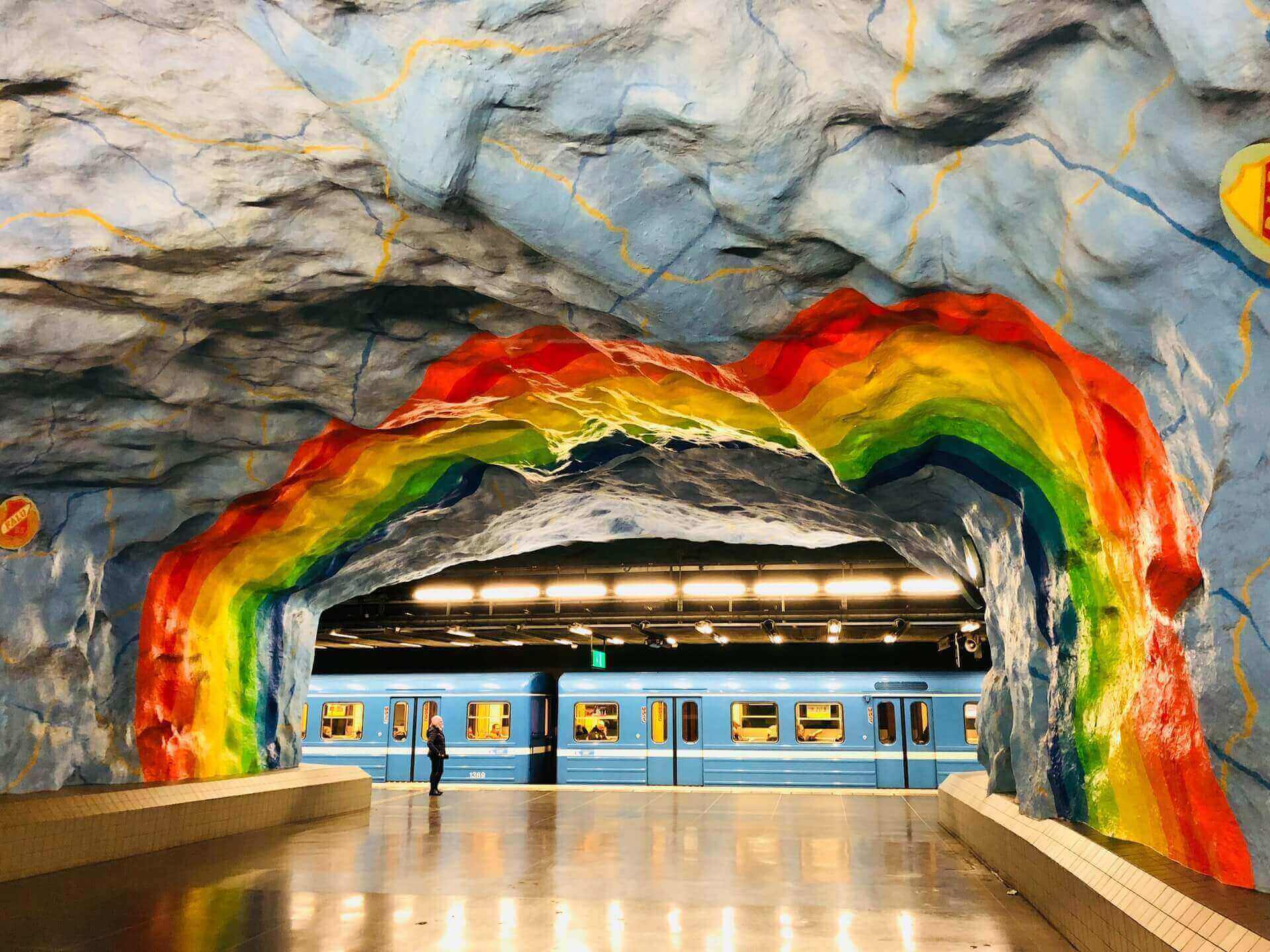 stacja-metra-z-tecza-w-sztokholmie