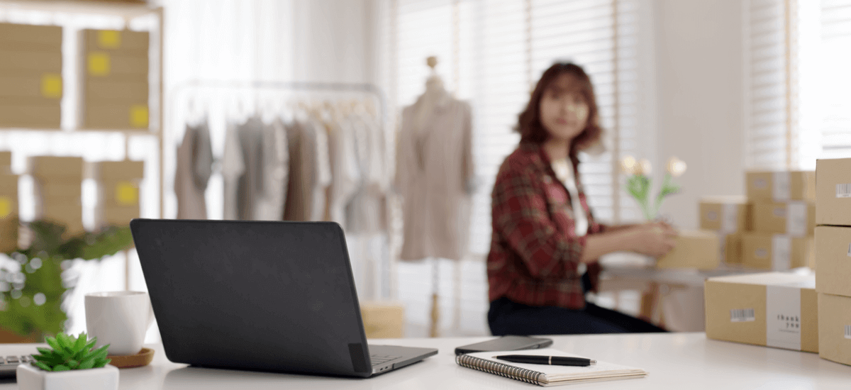 woman-with-inventory-and-laptop