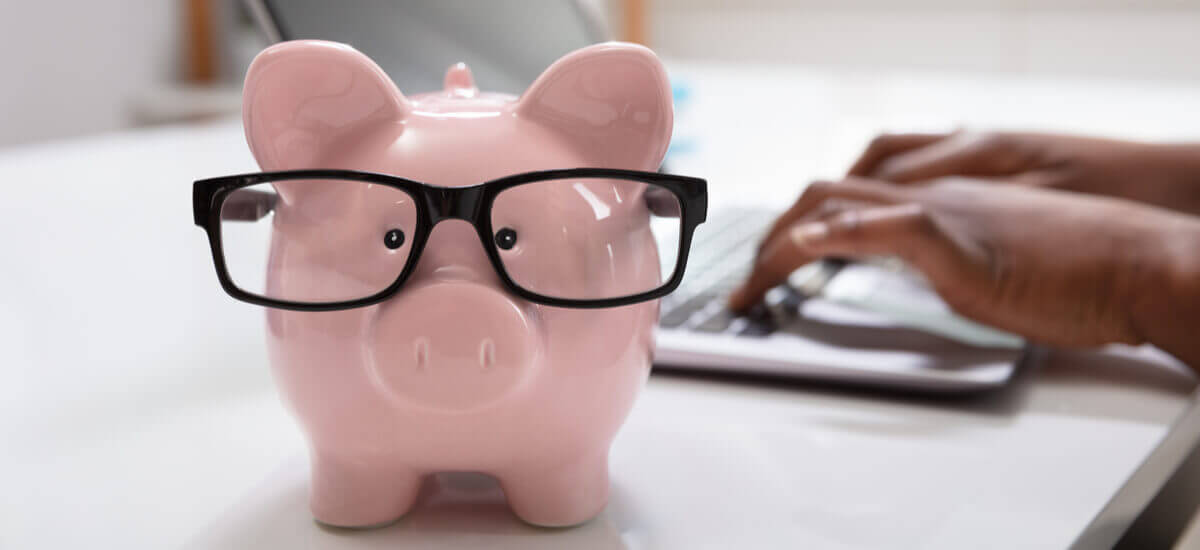 piggy-bank-with-glasses