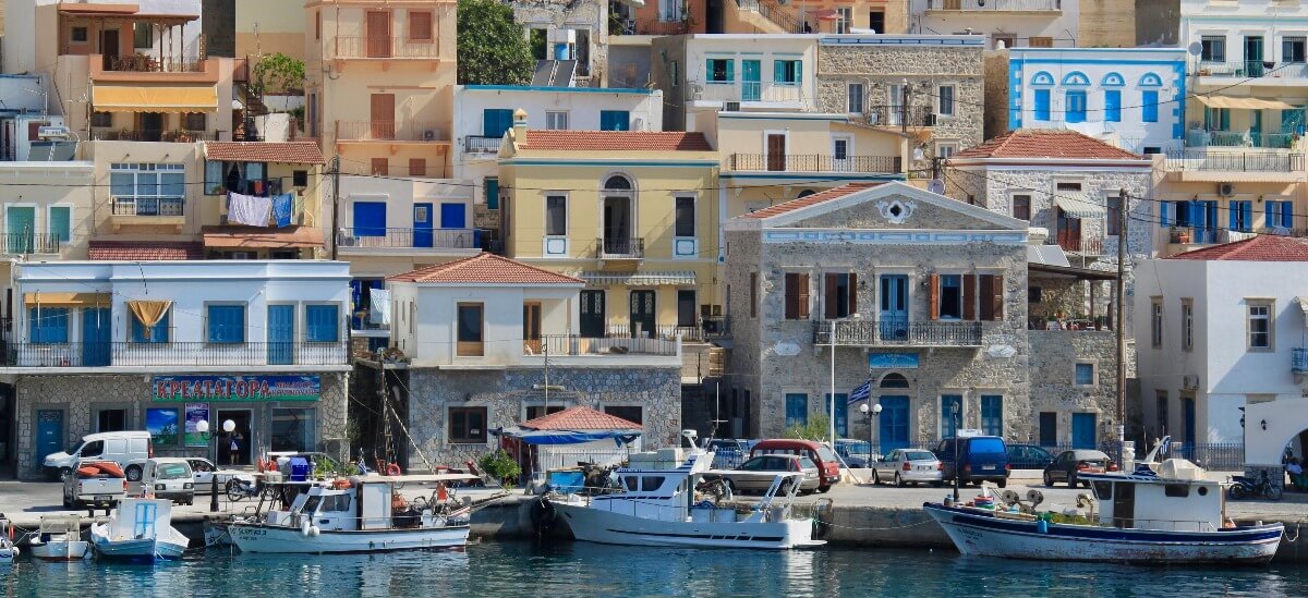 greek-houses-by-the-water