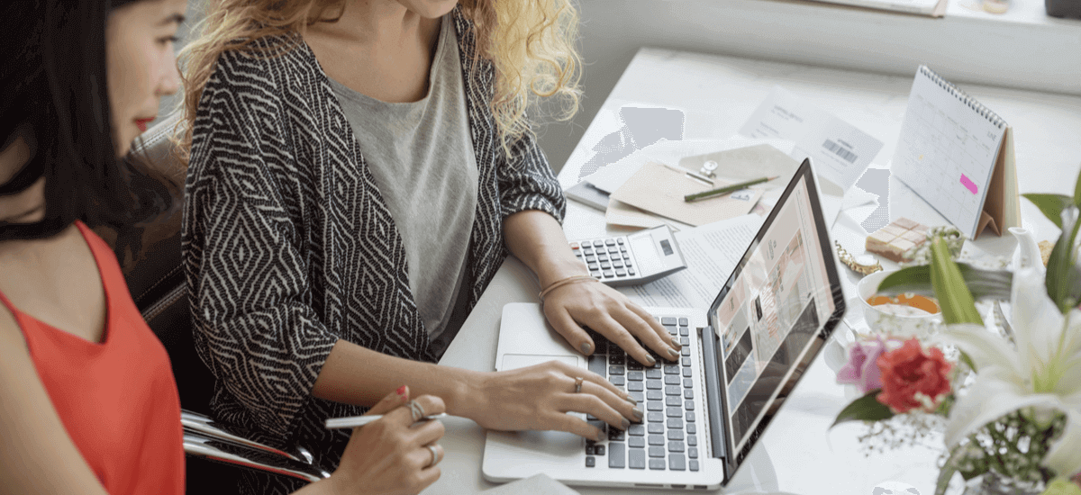 women-using-laptop-ideation